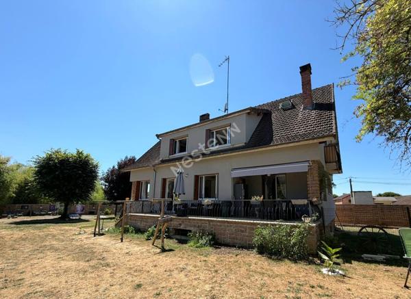 Propriété rénovée composée d'une habitation 5 chambres et d'un studio sur plus de 1 500 m² de terrain à Cousance