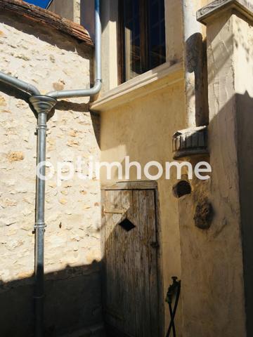 Centre Moret Sur Loing (77) - Maison à vendre 85m2 avec une petite cour intérieure et une dépendance 34m2.