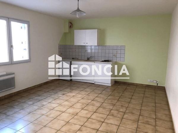 Location Studio 27.2 m² - 117 RUE ROGER SALENGRO La Roche Sur Yon 85000