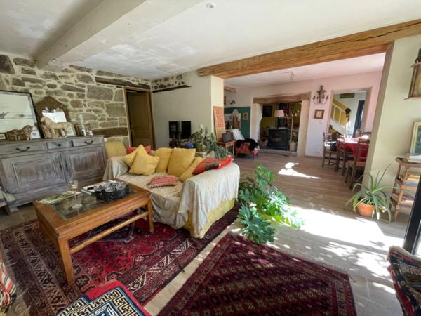 Authenticité et charme 172m2 et 5ha de terrain attenant 252000€
