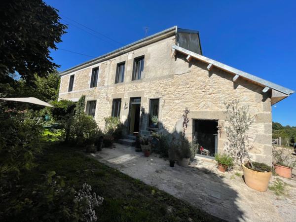 Authenticité et charme 172m2 et 5ha de terrain attenant 252000€