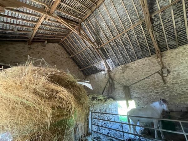 Authenticité et charme 172m2 et 5ha de terrain attenant 252000€