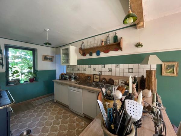 Authenticité et charme 172m2 et 5ha de terrain attenant 252000€