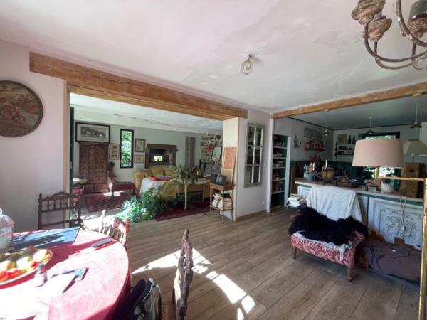 Authenticité et charme 172m2 et 5ha de terrain attenant 252000€