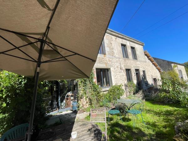 Authenticité et charme 172m2 et 5ha de terrain attenant 252000€