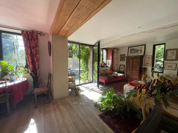 Authenticité et charme 172m2 et 5ha de terrain attenant 252000€