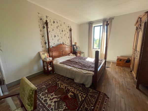 Authenticité et charme 172m2 et 5ha de terrain attenant 252000€