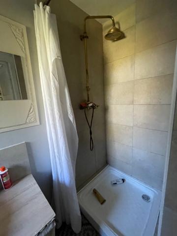 Authenticité et charme 172m2 et 5ha de terrain attenant 252000€