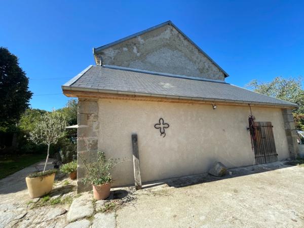 Authenticité et charme 172m2 et 5ha de terrain attenant 252000€