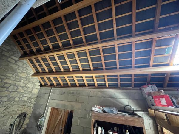 Authenticité et charme 172m2 et 5ha de terrain attenant 252000€