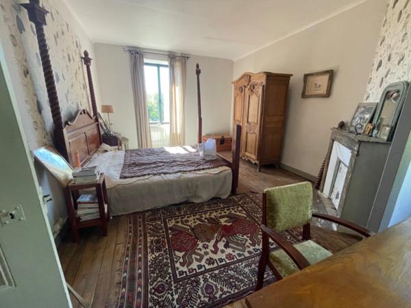 Authenticité et charme 172m2 et 5ha de terrain attenant 252000€