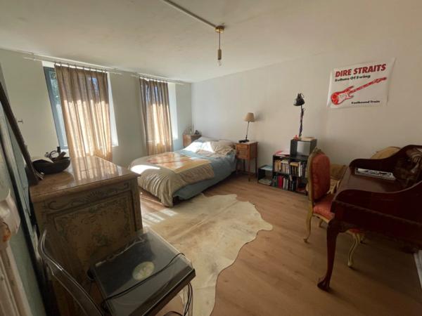 Authenticité et charme 172m2 et 5ha de terrain attenant 252000€