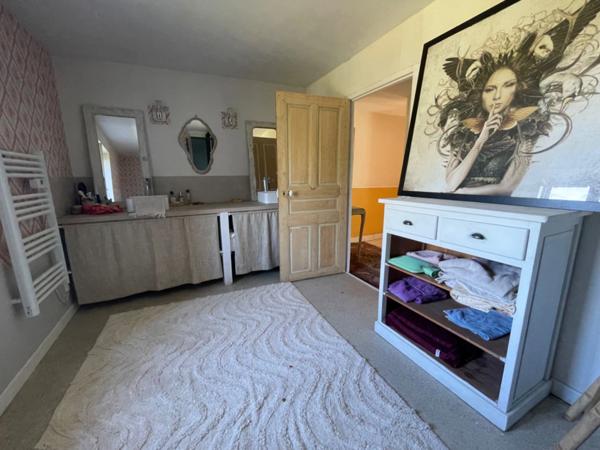 Authenticité et charme 172m2 et 5ha de terrain attenant 252000€