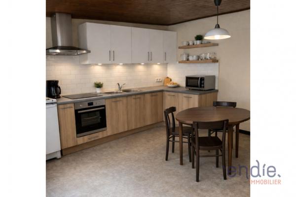 Appartement de 130 m², avec terrain pentu de 1200m² privé, double garage et combles de 165m² aménageables