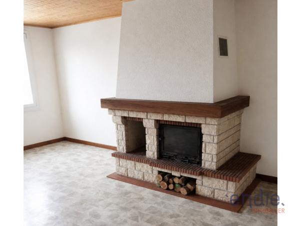 Appartement de 130 m², avec terrain pentu de 1200m² privé, double garage et combles de 165m² aménageables