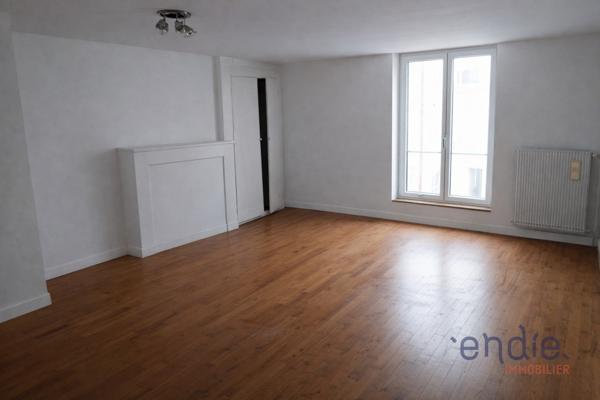 Appartement de 130 m², avec terrain pentu de 1200m² privé, double garage et combles de 165m² aménageables