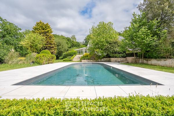 Propriété haut de gamme avec jardin, piscine et court de tennis