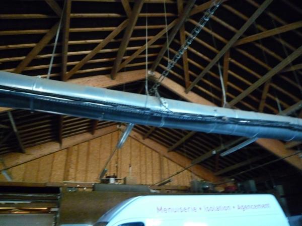 Dpt Aisne (02), LA CROIX SUR OURCQ à vendre ensemble immobilier professionnel 1170 m2 ateliers et bureaux sur 3000 m2 de terrain