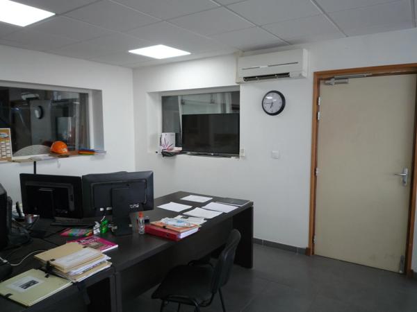 Dpt Aisne (02), LA CROIX SUR OURCQ à vendre ensemble immobilier professionnel 1170 m2 ateliers et bureaux sur 3000 m2 de terrain