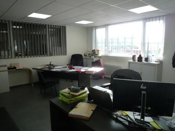 Dpt Aisne (02), LA CROIX SUR OURCQ à vendre ensemble immobilier professionnel 1170 m2 ateliers et bureaux sur 3000 m2 de terrain