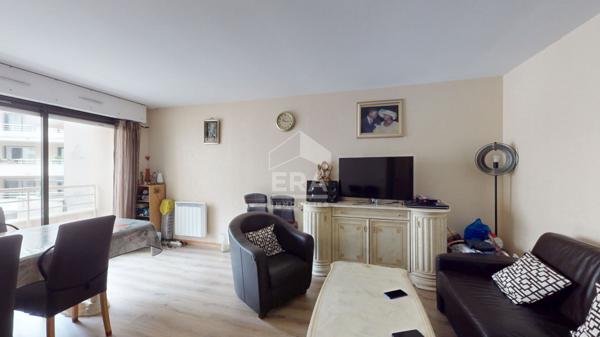 Appartement Paris 4 pièces  79.60 m2 avec un balcon