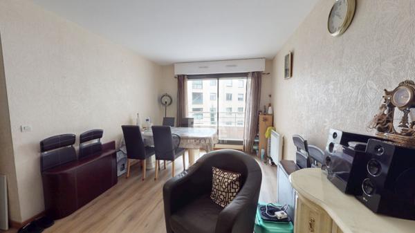 Appartement Paris 4 pièces  79.60 m2 avec un balcon