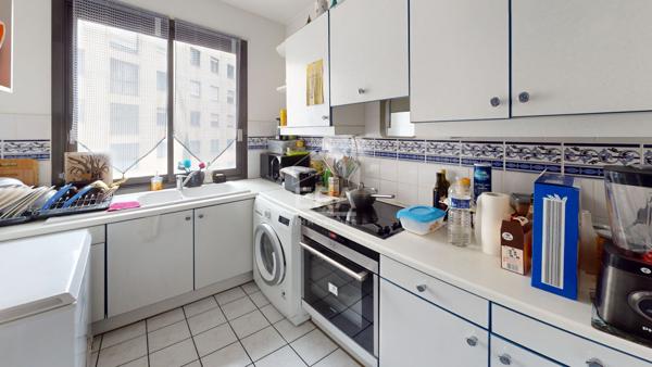 Appartement Paris 4 pièces  79.60 m2 avec un balcon