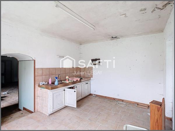 MAISON A RENOVER AVEC BEAU POTENTIEL, GARAGE ET JARDIN