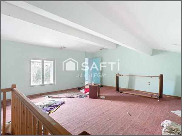 MAISON A RENOVER AVEC BEAU POTENTIEL, GARAGE ET JARDIN