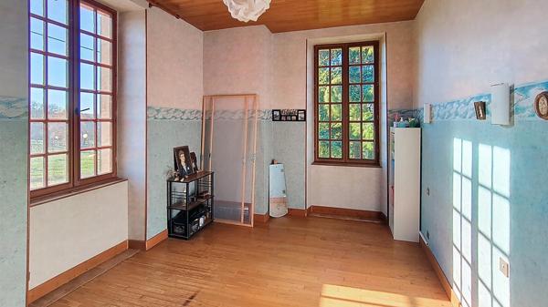 ? Maison de caractère en pierre avec dépendances et cadre verdoyant