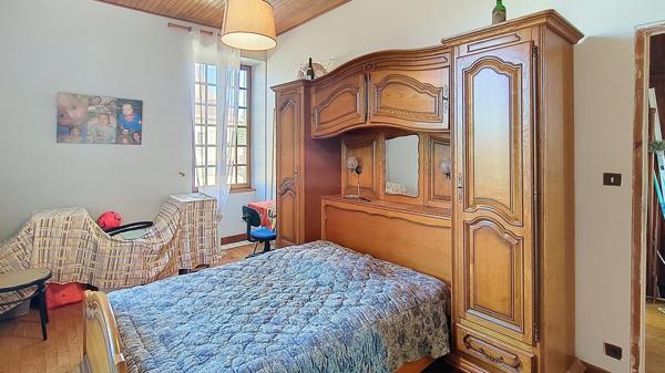 ? Maison de caractère en pierre avec dépendances et cadre verdoyant