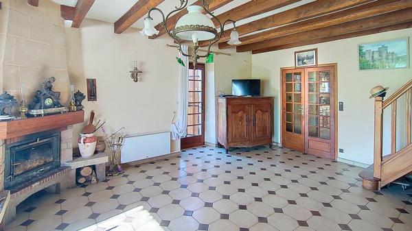 ? Maison de caractère en pierre avec dépendances et cadre verdoyant