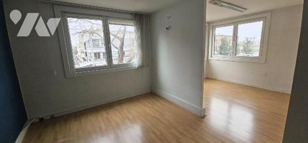 En exclusivité sur DUNKERQUE Centre, au 1er étage sans ascenseur ; ancien cabinet médical de 97...