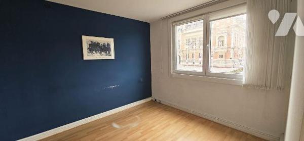 En exclusivité sur DUNKERQUE Centre, au 1er étage sans ascenseur ; ancien cabinet médical de 97...