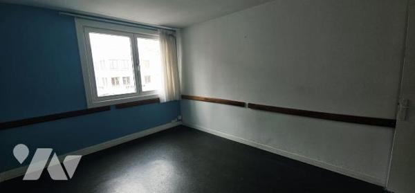 En exclusivité sur DUNKERQUE Centre, au 1er étage sans ascenseur ; ancien cabinet médical de 97...