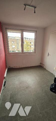 En exclusivité sur DUNKERQUE Centre, au 1er étage sans ascenseur ; ancien cabinet médical de 97...