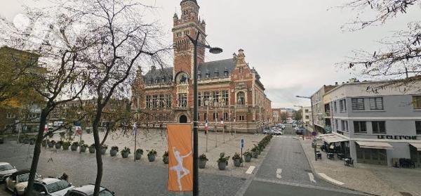 En exclusivité sur DUNKERQUE Centre, au 1er étage sans ascenseur ; ancien cabinet médical de 97...