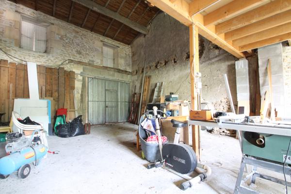 Saint-Césaire (17770) EXCLUSIVITE : MAISON EN PIERRE 6 PIECES ENTRE COGNAC ET SAINTES