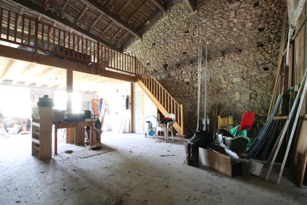 Saint-Césaire (17770) EXCLUSIVITE : MAISON EN PIERRE 6 PIECES ENTRE COGNAC ET SAINTES