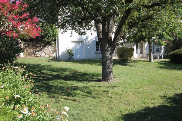 Saint-Césaire (17770) EXCLUSIVITE : MAISON EN PIERRE 6 PIECES ENTRE COGNAC ET SAINTES