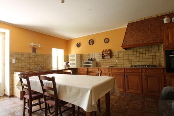 Saint-Césaire (17770) EXCLUSIVITE : MAISON EN PIERRE 6 PIECES ENTRE COGNAC ET SAINTES