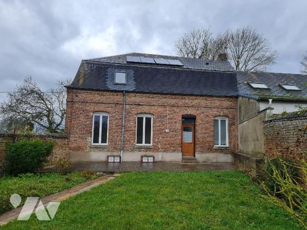 OISEMONT, Maison de  charme avec jardin sans vis à vis à deux pas des commerces et écoles compo...