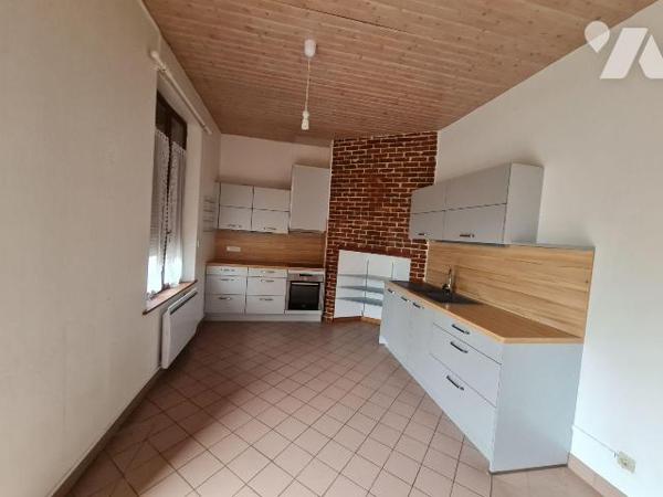 OISEMONT, Maison de  charme avec jardin sans vis à vis à deux pas des commerces et écoles compo...