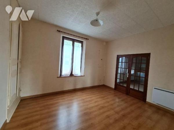 OISEMONT, Maison de  charme avec jardin sans vis à vis à deux pas des commerces et écoles compo...