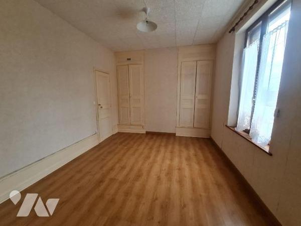 OISEMONT, Maison de  charme avec jardin sans vis à vis à deux pas des commerces et écoles compo...