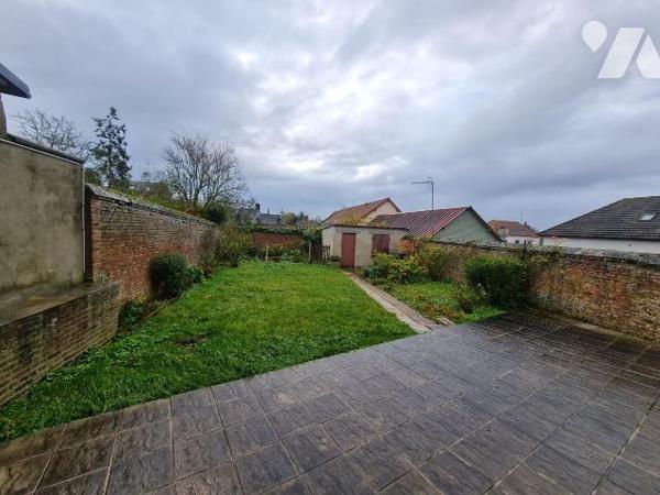 OISEMONT, Maison de  charme avec jardin sans vis à vis à deux pas des commerces et écoles compo...