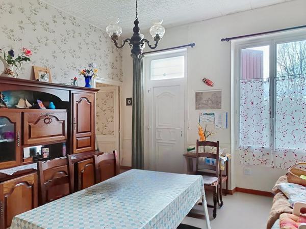 Maison plain-pied à rénover, deux chambres, jardin