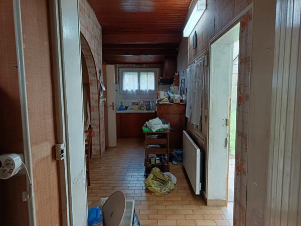 Maison plain-pied à rénover, deux chambres, jardin