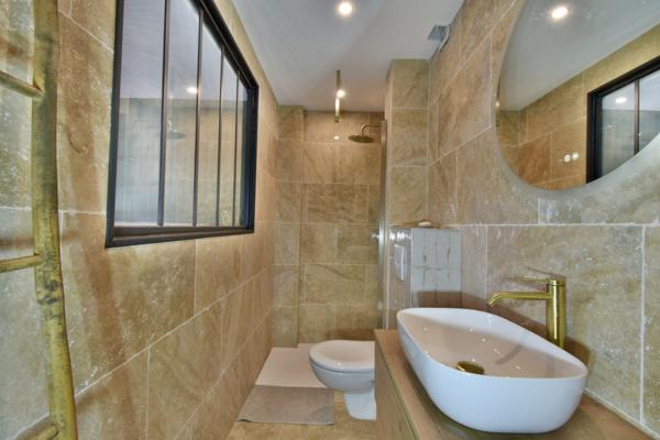 Grimaud (83310) Appartement 3 pièces refait à neuf avec terrasse et jardin – entre mer et golf