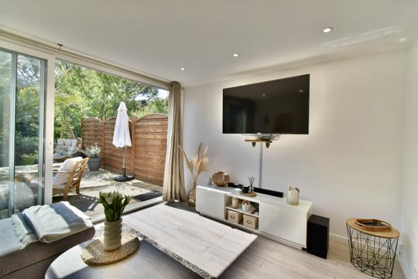 Grimaud (83310) Appartement 3 pièces refait à neuf avec terrasse et jardin – entre mer et golf